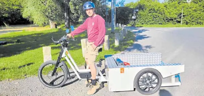 Als Steinmetz in Frankfurt auf dem Lastenrad unterwegs.